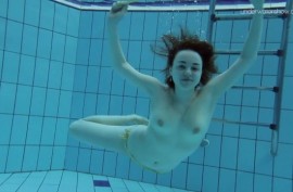 Девки дрочат пизду друг другу