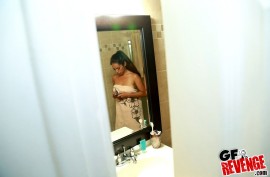 Порно милфа мастурбирует и кончает