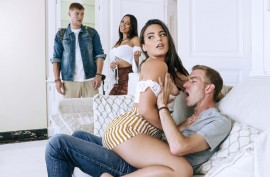 Мужик сел на бутылку