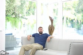 Порно бутылка в жопе у мужчины