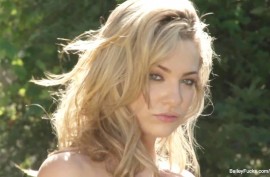 Порно видео трахнули толпой школьницу