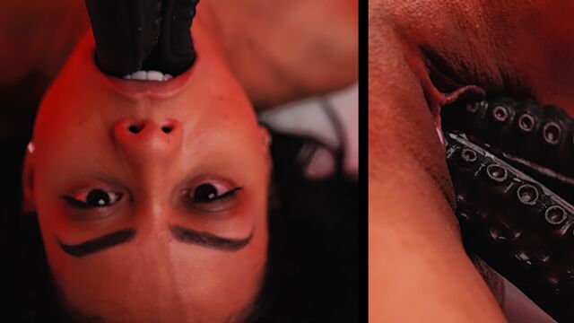 Мощное порево с игрушкой